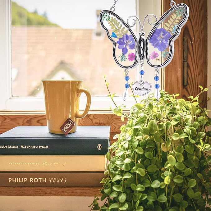Laraine Butterfly Suncatcher with Pressed Flower Wings Mom Mother's Day Butterfly Glass Wind Chime Ornament Charm with Metal Heart Gifts for Mom Grandma Birthday (Purple Grandma (with Free Hook)