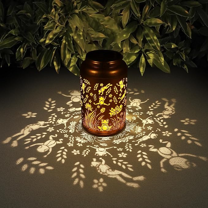 Frog Decoration Solar Lanterns Outdoor Waterproof Garden Decor Gifts for Women Mon Grandma Metal Hanging Solar Lights for Outside LED Lanterns for Yard, Patio, Lawn, Tabletop, Pathway, Landscape