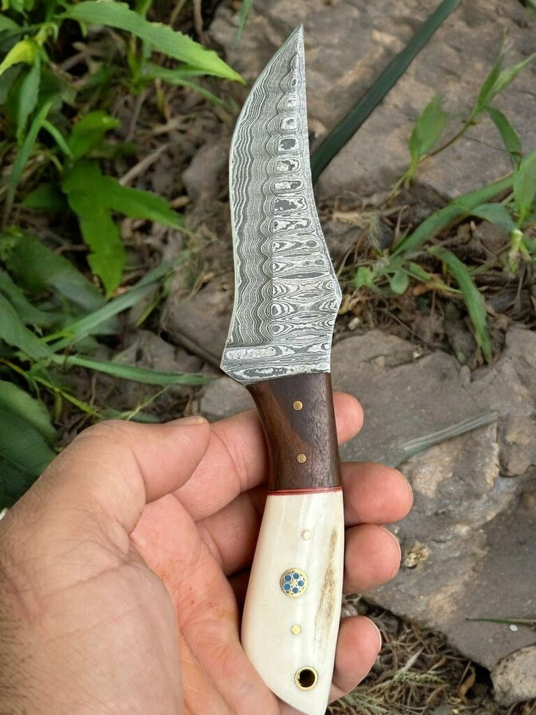 Custom Handmade Hunting Knife – Damascus Steel Blade